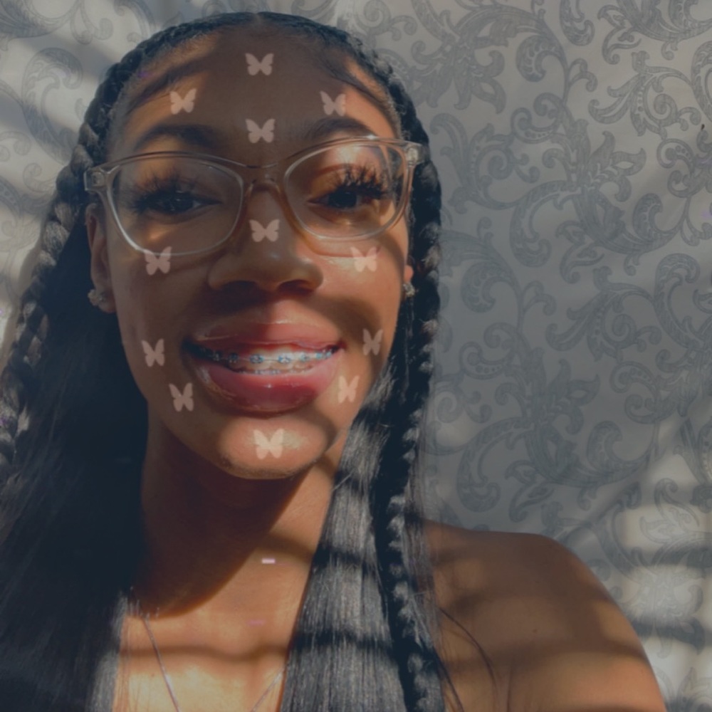 Meet your Posher, Alexus